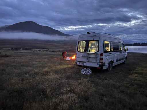 Lake Camp - Overnight Campervan Parking