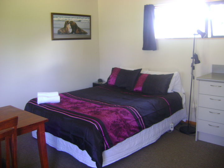 Tourist Flat 3 - sleeps 4 - queen bed in main room and in a  separate bedroom set of bunks. All bedding linen is included.